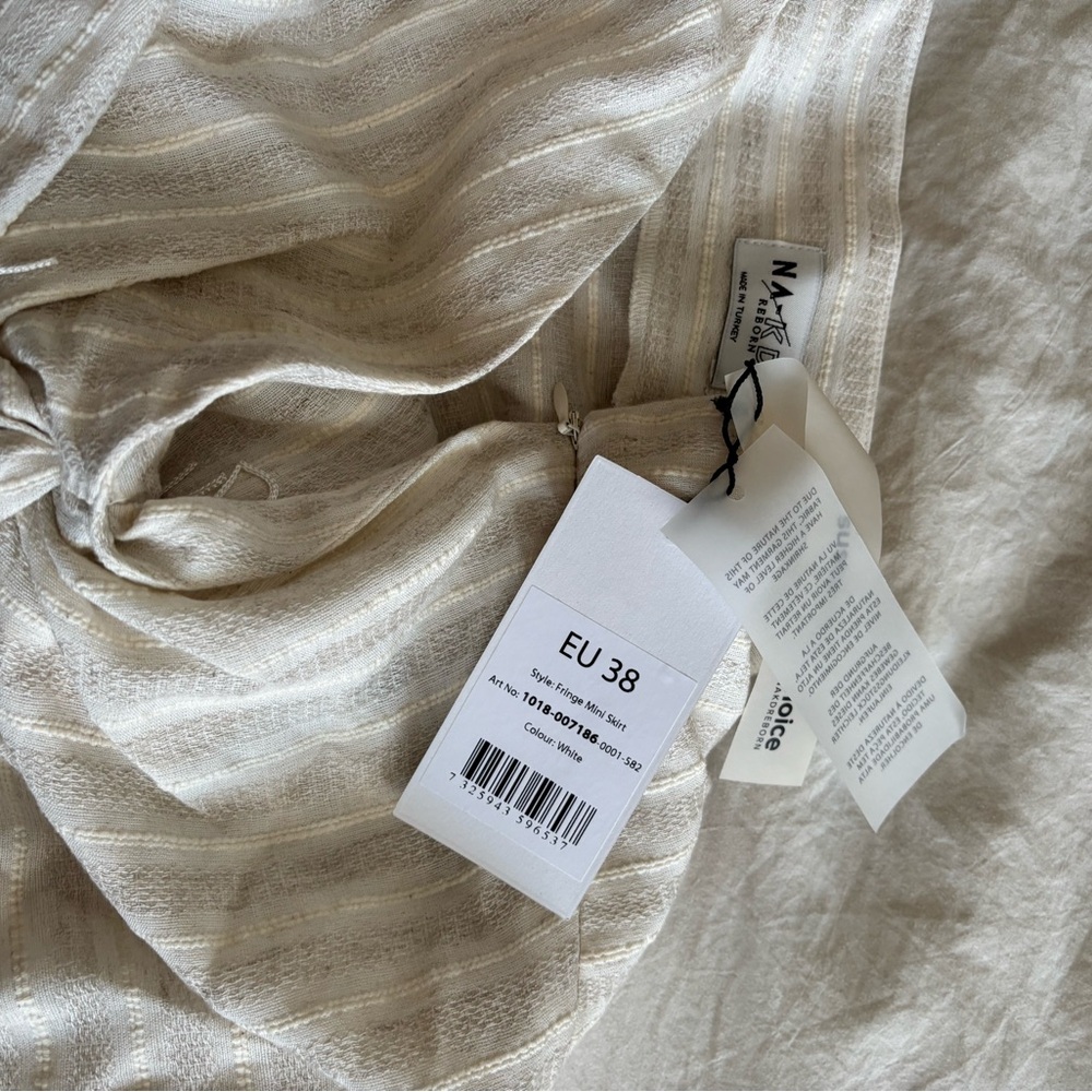 NA-KD asymmetric fringe skirt NWT - Picture 10 of 10